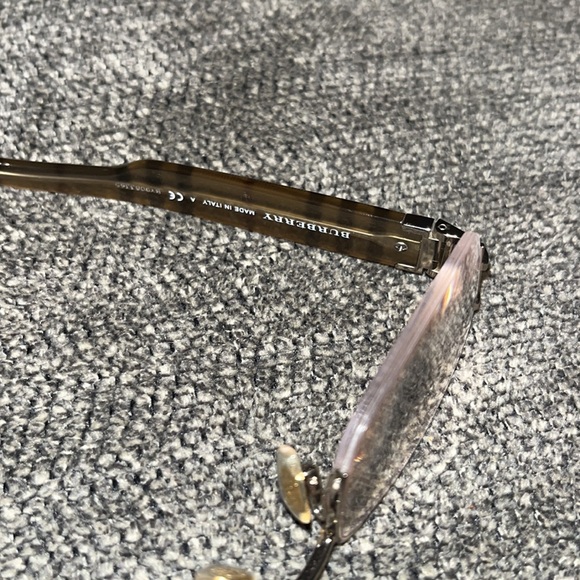 Burberry Reading Glasses with case - Picture 5 of 5